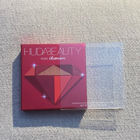 Huda Beauty Ruby Obsessions Eyeshadow Palette NIB - Picture 3 of 3